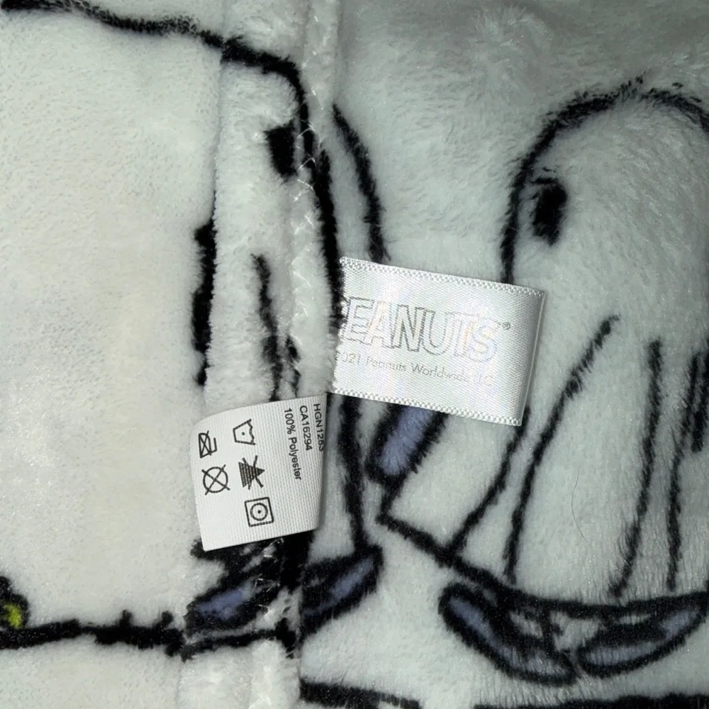 Hallmark Halloween Peanuts Plush Throw Blanket - Picture 2 of 3